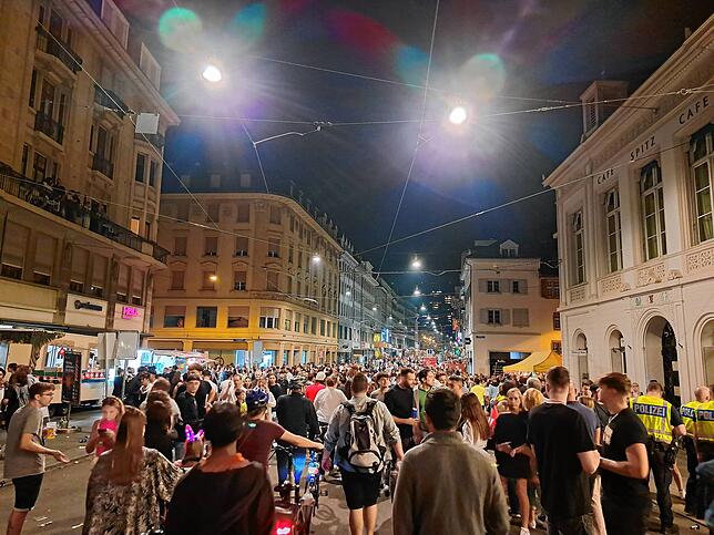Bild 30: Basel lässt es krachen! Die schönsten Bilder des Feuerwerks am Rhein