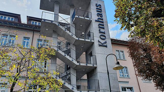 Nach abgeschlossener Sanierung setzt das Kornhaus äußerlich wie auch von seiner Einrichtung her Maßstäbe. Allerdings lief während der ...