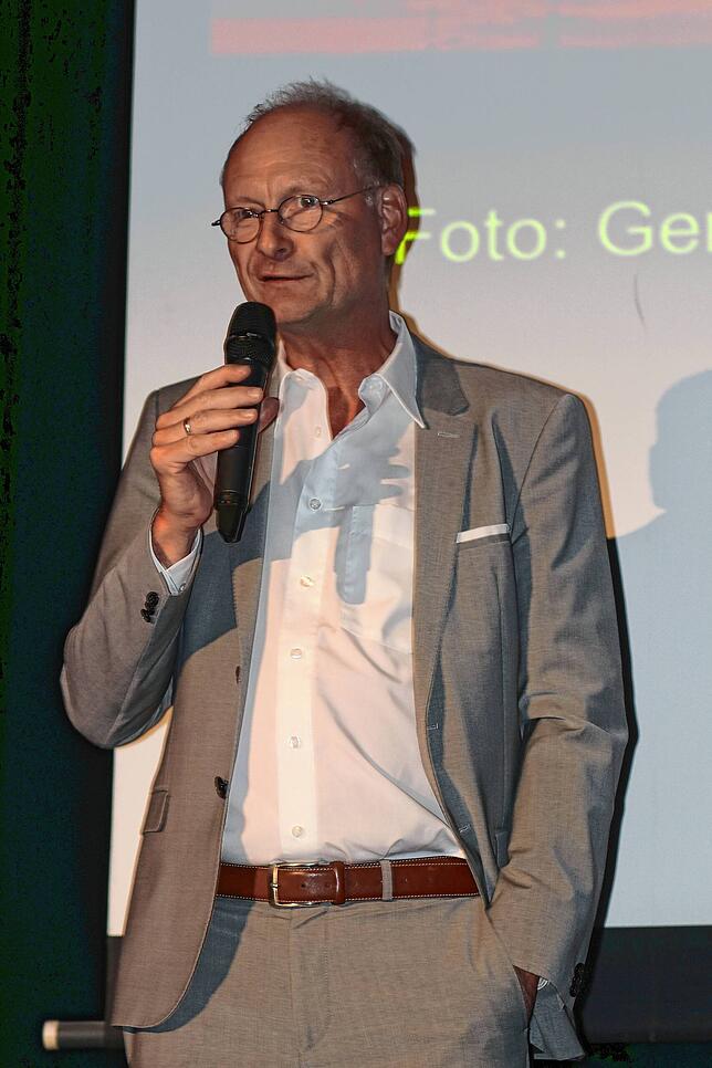 Redegewandt, mit einem Schuss Humor und großer Souveränität konnte Diplom-Meteorologe Sven Plöger die etwa 650 Besucher in der ...