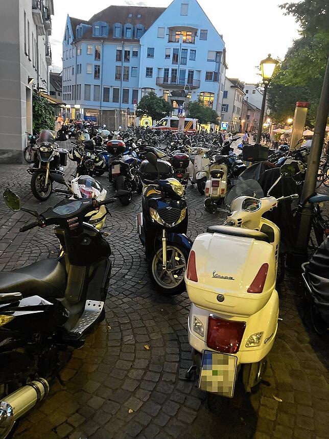 Wäre hier die Feuerwehr durchgekommen? Wohl eher nicht, befürchten Anwohner.