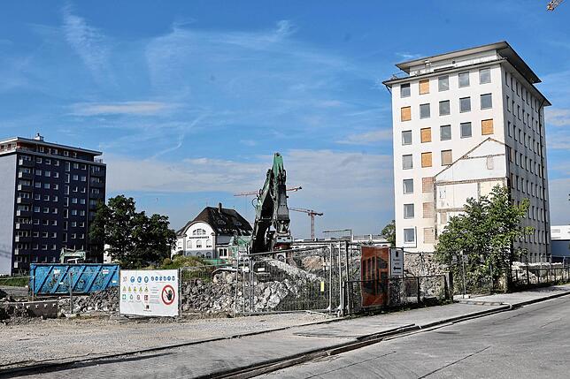 Zwischen den beiden Hochhäusern wird auf dem Gelände der ehemaligen Chemischen Fabrik Ravensberg eine große Fläche entwickelt. Das blaue ...