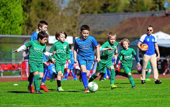 Bild 5: Kleine Kicker ganz groß! Unsere Bilder vom F-Jugendturnier des SC Bankholzen-Moos