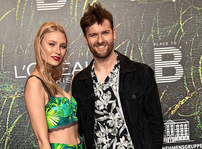 Glasperlenspiel: Die Sänger Carolin Niemczyk und Daniel Grunenberg vom deutschen Elektropop-Duo &bdquo;Glasperlenspiel&ldquo; wuchsen im ...