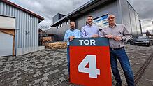 Die Drei vom Tor vier: Lars Roth, Marius Effinger und Gebhard Effinger (von links) Der neue Hallentrakt macht bei Roth und Effinger noch ...