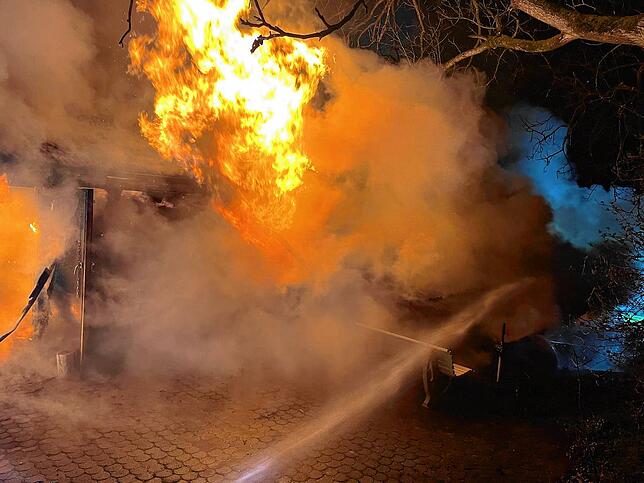 Bild 2: Großeinsatz beim Brand in Dettighofen – das sind Bilder