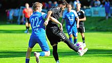 1:1 endete das Duell zwischen dem FC Radolfzell (Moritz Schaar, links) und dem SC Konstanz-Wollmatingen (Mert Tuncer).