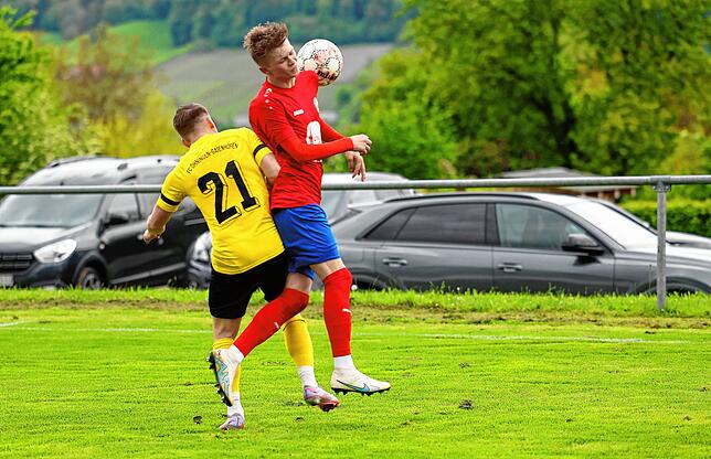 Bild 1: Die besten Bilder vom Spitzenspiel der Bezirksliga Bodensee zwischen Öhningen-Gaienhofen und Salem!
