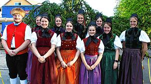 Die Landjugend Hochemmingen feiert ihr 40-jähriges Bestehen mit der Kreissonnwendfeier am 21. Juni. Hier ein Teil der Gruppe in ihrer ...