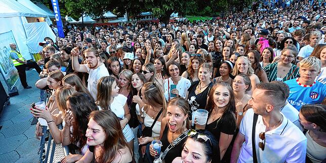 Etwa 2000 Zuschauer waren zum Abschluss des Hohentwiel-Festivals auf dem Singener Hausberg.