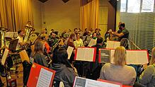 Das Motiv zeigt eine Szene vom Probenwochenende der Musikkapelle Rohrdorf in der Benzenburghalle für das Gemeinschaftskonzert am ...