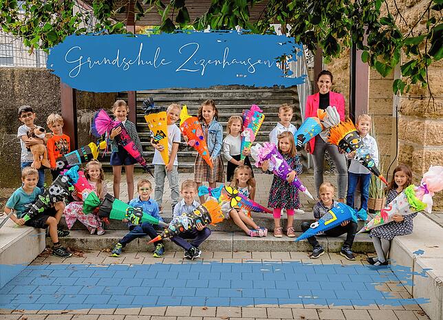 Die Kinder der Löwenklasse der Grundschule Zizenhausen und ihre Klassenlehrerin Eva-Maria Glöckler freuen sich nach der bunten ...
