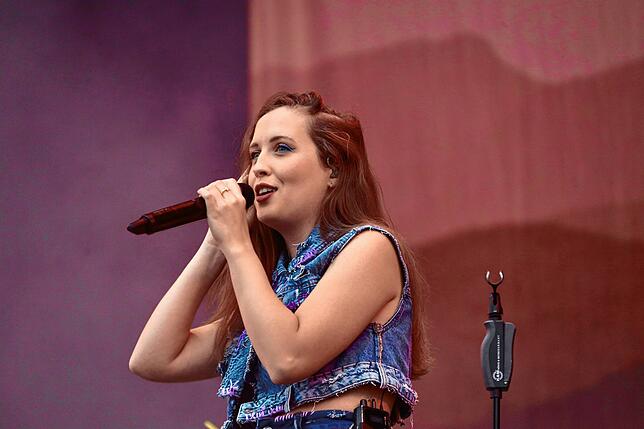 Bild 8: Die besten Bilder vom Auftritt von Alice Merton auf dem Southside 2024