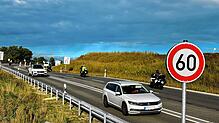 Auf der B33 bei Hegne wird die Umleitungsstrecke wieder auf eine Spur verengt. Dann gilt Tempo 60 auf der Bundesstraße.