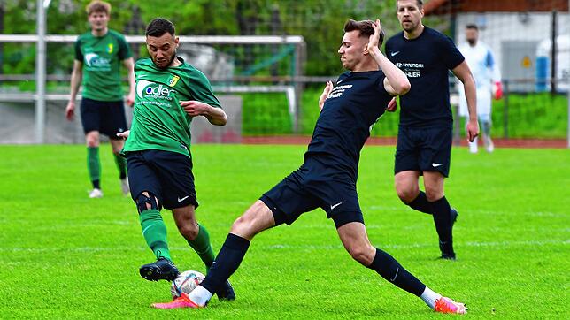 Konzentration: Tobias Ramsteiner (rechts) von der SG FC Wehr/Brennet ist sich bewusst, dass sein Patzer gegen den SV Herten, den Sascha ...