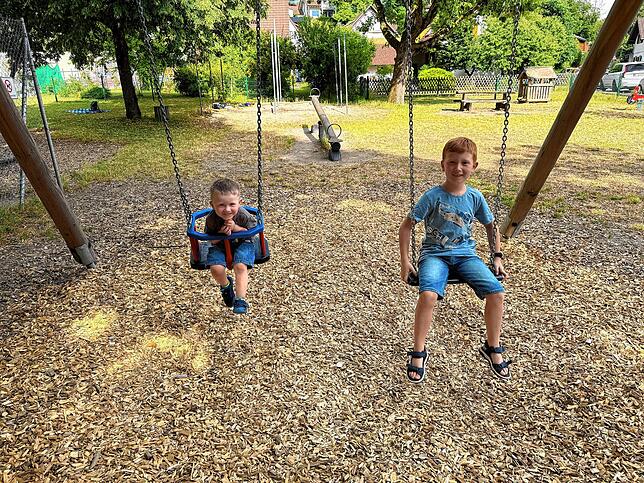 Leon und Fynn haben sich auf dem Spielplatz am Allmendweg in Tiengen richtig wohl gefühlt. Das Angebot ist umfangreich, das Gelände ...