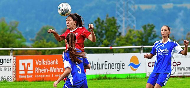 Bild 8: Fußballerinnen des SV Niederhof startet mit deutlichem 11:0-Derbysieg gegen die SG Hotzenwald in die neue Landesliga-Saison