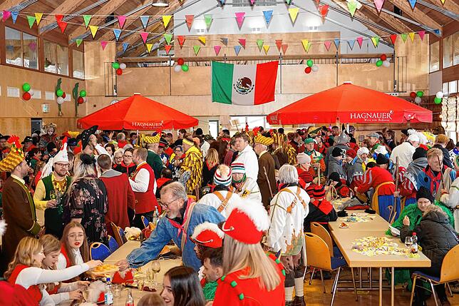 Bild 3: Die schönsten Bilder der Party in Hagnau zu &bdquo;111 Jahre Narrenzunft Eule&ldquo;
