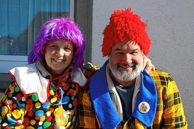 Karen Baum und Hartmut Schoepke aus Allensbach lieben Flohmärkte und kommen seit über zehn Jahren zum Krämermarkt nach Neufrach.