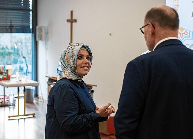 Kamiliye Durmus und OB Bernd Häusler im Gespräch.