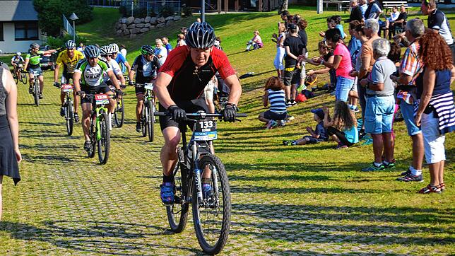 Normalerweise feuern beim Schwarzwald-Bike-Marathon zahlreiche Zuschauer die Fahrer auf der Strecke an. Solche Bilder wird es in diesem ...