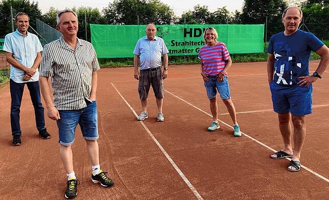 Die einstimmig wiedergewählten Vorstandsmitglieder (rollierendes System) des Tennisclubs Gurtweil (von links): Harald Küpfer (zweiter ...