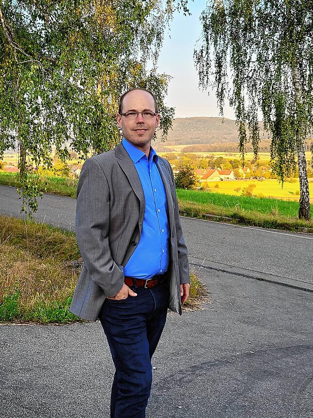 Michael Ehm hat sich für das Amt des Klettgauer Bürgermeisters beworben, Er tritt gegen Amtsinhaber Ozan Topcuogullari an.