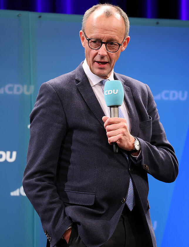 Während seiner rund einstündigen Rede spricht Merz von einer Richtungswahl, Weichenstellung – und von all den Fehlern, die andere ...