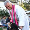 Ein Seelsorger mit guten Gespür, wo die Menschen Hilfe brauchen: Tiersegnungsgottesdienste finden nicht alle gut in der Kirche. Andreas ...