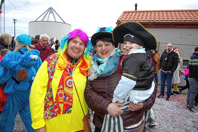 60 Zünfte, Guggenmusiken und Hästräger gaben sich am Sonntag beim großen grenzüberschreitenden Fasnachtsumzug die Ehre und kamen nach ...