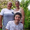 Nataliia, Anatolii und Olena Mandziuk (von links) in ihrem neuen Zuhause im Deggenhausertal. Die Ukrainerin ist mit ihren Kindern ...