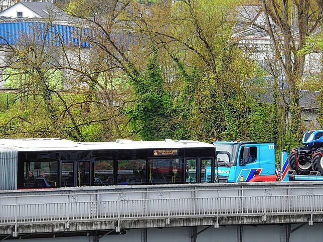 Der Schienenersatzverkehr funktioniert. Allerdings sind die Busse den Unwägbarkeiten des Straßenverkehrs unterworfen.