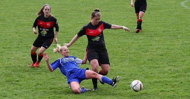 Bild 10: Fußballerinnen des SV Niederhof besiegen die SG Görwihl – und wir haben die Bilder!