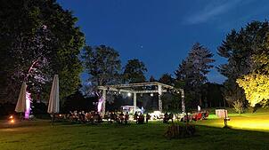 Bei der Lichtprobe für das Sommertheater im Färbe-Garten. Premiere von „Kasimir und Karoline“ ist am Freitag, 13. Juni. Foto: Theater
