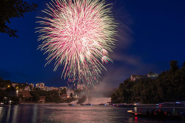 Choreographierte Feuerwerke – wie hier am Schweizer Nationalfeiertag in Schaffhausen – gibt es auch an Silvester, ...