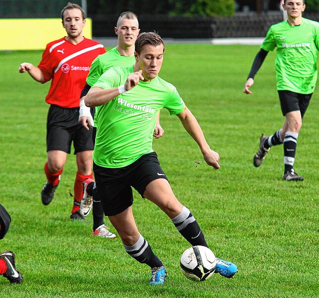 Bild 11: Schnappschüsse aus der Bezirksliga-Saison 2012/2013