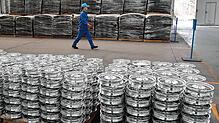 Magnesium-Radnaben für Elektroautos stehen in einer Werkstatt der Dongfeng Magnesium Co., Ltd. in Shenmu City in der Provinz Shaanxi im ...