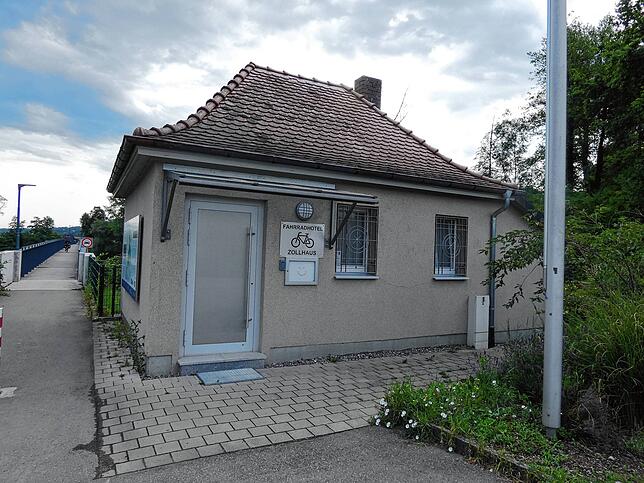 Aus dem früheren Zollhäusle am Übergang zur Schweiz entstand ein gerne genutztes Fahrradhotel.