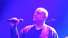 Die Phil Collins und Genesis Tribute Band „Phil it“ trat mit Frontsänger Sascha Spitz vor ausverkauftem Haus im Gloria-Theater in Bad ...