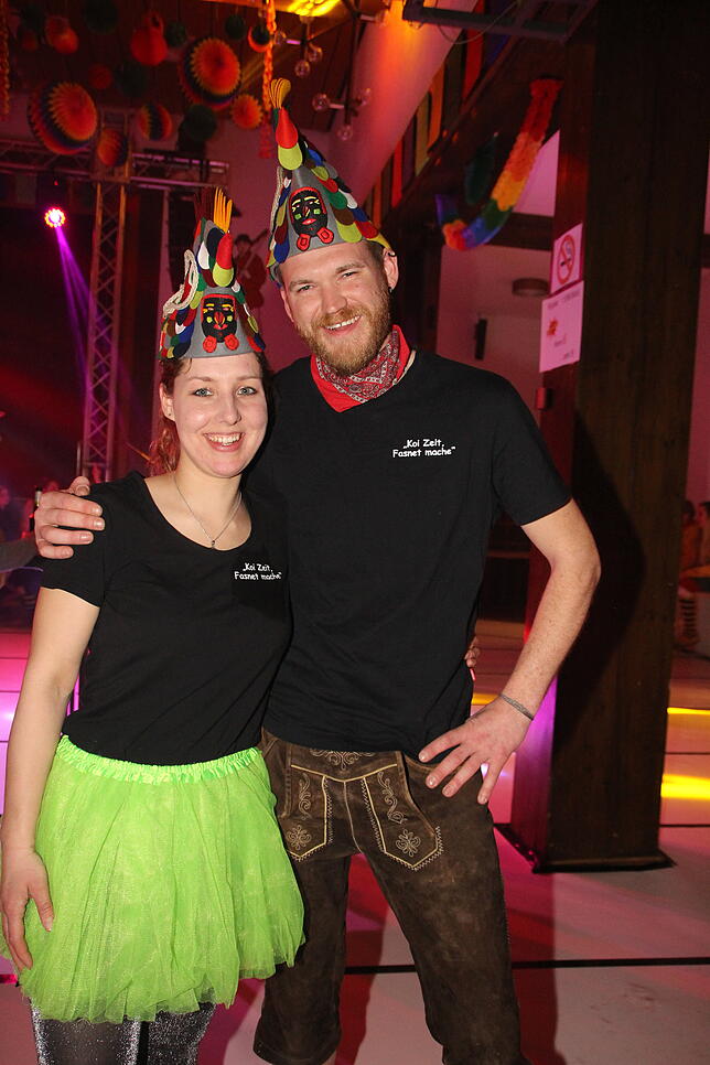 Michaela Waldenmayer und Jens Mink (von links) von der Historischen Narrenzunft Markdorf haben den Lumpenball mitorganisiert. Sie wollen ...