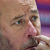 Nachdenklich: Um seine Mannschaft endlich in die Spur zu bringen, traf Schwenningens Trainer Paul Thompson gemeinsam mit der sportlichen ...
