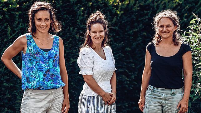 Sie wollen eine Waldorfschule im Linzgau gründen (von links): Katharina Graff, Lisa Aichele und Lucile Huguet.