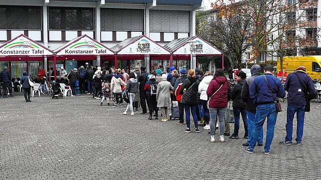 So lang oder auch länger ist die Warteschlange vor dem Tafelladen an so gut wie jedem Öffnungstag.