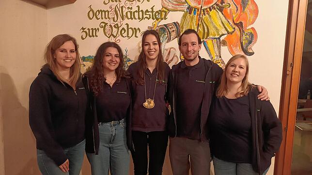 Veränderungen im Vorstand gibt es bei der Guggemusik Tezzilnheimer Schtudehägler: Neu in ihren Ämtern sind (von links) Anna Albicker ...