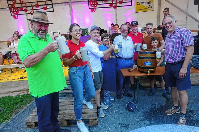 Bild 12: Musikkapelle, Bläserjugend und Gesangverein Hausen vor Wald feiern den Sommer mit hunderten Gästen