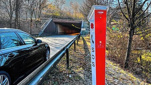 Solche Notrufsprechstellen befinden sich vor Tunnelportalen und sind nun auch in Schopfheim und Zell zu finden.