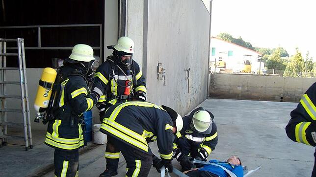 Eine erfolgreiche Hauptprobe absolvierte die Freiwillige Feuerwehr Inzigkofen mit ihren drei Abteilungen beim Brandobjekt der Firma BS ...