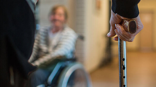 In einer zunehmend älter werdenden Gesellschaft wird die Altersmedizin immer wichtiger. Geriatrische Rehabilitation ermöglicht dabei ...