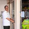 Küchenchef Martin Kraus schließt am 19. März ab. Die Uhrzeit ist dabei nicht ungewöhnlich, das Bistro &bdquo;v2o&ldquo; hatte wie üblich ...