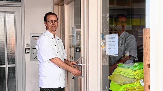 Küchenchef Martin Kraus schließt am 19. März ab. Die Uhrzeit ist dabei nicht ungewöhnlich, das Bistro &bdquo;v2o&ldquo; hatte wie üblich ...