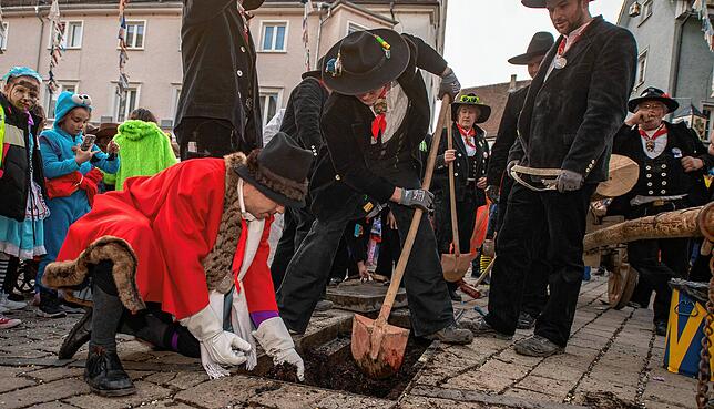 Bild 2: Bilder vom Schmotzigen Dunschdig in Meßkirch (Teil 2/3)